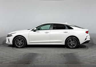Подержанный автомобиль Kia K5 2021 года (8 фото)