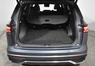 Подержанный автомобиль Geely Monjaro 2022 года (21 фото)