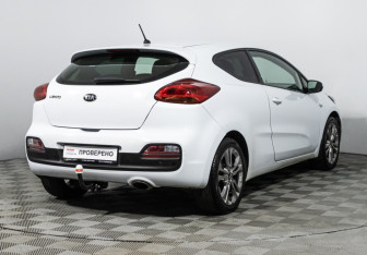 Подержанный автомобиль Kia Ceed Hatchback 2013 года (5 фото)