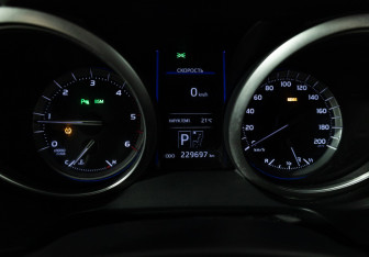 Подержанный автомобиль Toyota Land Cruiser Prado 2015 года (12 фото)