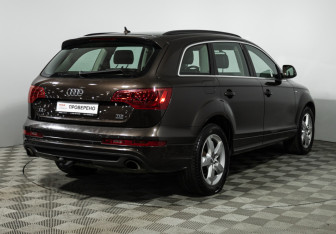 Подержанный автомобиль Audi Q7 2012 года (5 фото)