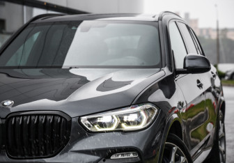 Подержанный автомобиль BMW X5 2019 года (2 фото)