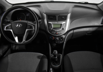 Подержанный автомобиль Hyundai Solaris Hatchback 2011 года (15 фото)