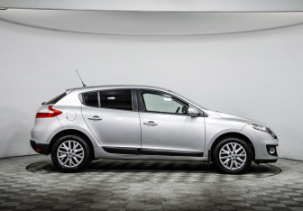 Подержанный автомобиль Renault Megane Hatchback 2013 года (4 фото)