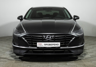 Подержанный автомобиль Hyundai Sonata 2022 года (2 фото)