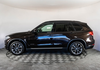 Подержанный автомобиль BMW X5 2016 года (8 фото)