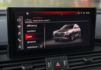 Подержанный автомобиль Audi Q5 2021 года (23 фото)