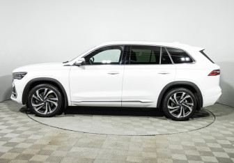 Подержанный автомобиль Geely Monjaro 2024 года (8 фото)