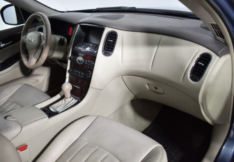Подержанный автомобиль Infiniti EX 2008 года (12 фото)