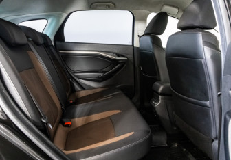 Подержанный автомобиль LADA (ВАЗ) Vesta Wagon 2018 года (18 фото)