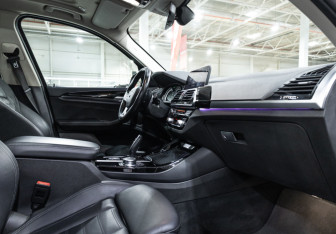 Подержанный автомобиль BMW X3 2018 года (23 фото)