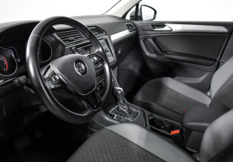 Подержанный автомобиль Volkswagen Tiguan 2018 года (10 фото)
