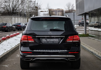 Подержанный автомобиль Mercedes-Benz GLE 2016 года (6 фото)
