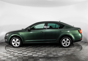 Подержанный автомобиль Skoda Octavia Liftback 2019 года (9 фото)