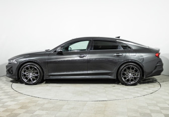 Подержанный автомобиль Kia K5 2021 года (8 фото)