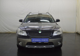 Подержанный автомобиль Skoda Octavia Wagon 2011 года (2 фото)