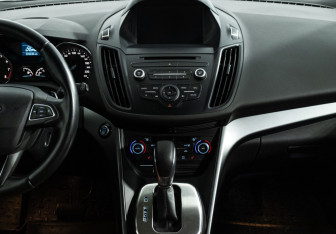 Подержанный автомобиль Ford Kuga 2016 года (14 фото)