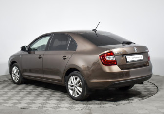 Подержанный автомобиль Skoda Rapid Liftback 2018 года (7 фото)