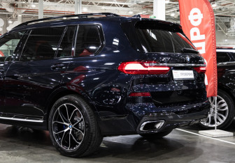 Подержанный автомобиль BMW X7 2019 года (12 фото)