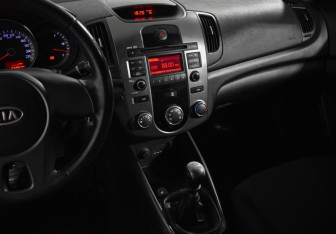 Подержанный автомобиль Kia Cerato Sedan 2010 года (18 фото)