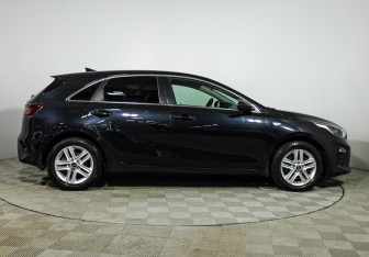 Подержанный автомобиль Kia Ceed Hatchback 2020 года (4 фото)
