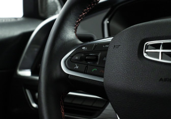 Подержанный автомобиль Geely Tugella 2023 года (25 фото)