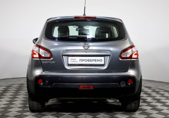 Подержанный автомобиль Nissan Qashqai 2011 года (6 фото)