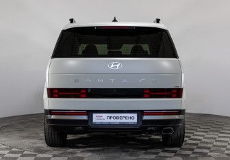 Подержанный автомобиль Hyundai Santa Fe 2023 года (6 фото)
