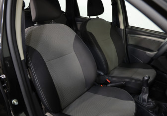Подержанный автомобиль Renault Duster 2016 года (20 фото)