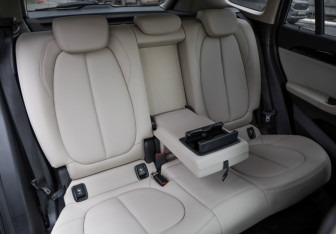 Подержанный автомобиль BMW X1 2021 года (25 фото)