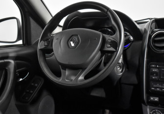 Подержанный автомобиль Renault Duster 2016 года (18 фото)