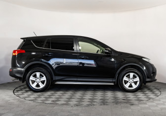 Подержанный автомобиль Toyota RAV4 2013 года (4 фото)