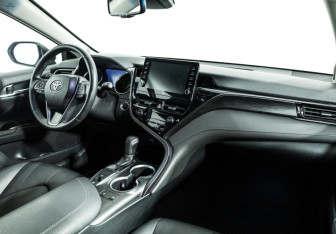 Подержанный автомобиль Toyota Camry Sedan 2022 года (9 фото)