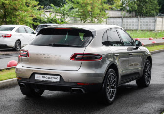 Подержанный автомобиль Porsche Macan 2017 года (6 фото)