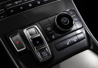 Подержанный автомобиль Hyundai Santa Fe 2023 года (17 фото)