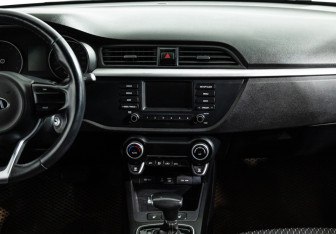 Подержанный автомобиль Kia Rio Sedan 2019 года (14 фото)