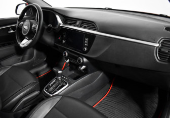 Подержанный автомобиль Kia Rio Sedan 2020 года (13 фото)