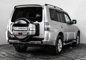 Подержанный автомобиль Mitsubishi Pajero 2013 года (5 фото)