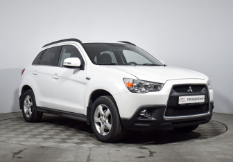 Подержанный автомобиль Mitsubishi ASX 2011 года (3 фото)