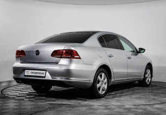 Подержанный автомобиль Volkswagen Passat Sedan 2012 года (5 фото)