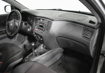 Подержанный автомобиль Kia Rio Sedan 2010 года (12 фото)