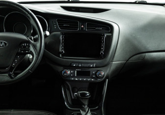 Подержанный автомобиль Kia Ceed Hatchback 2014 года (14 фото)