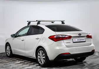 Подержанный автомобиль Kia Cerato Sedan 2014 года (7 фото)