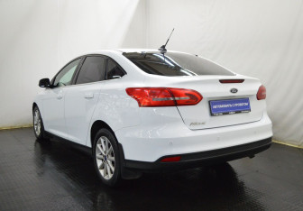 Подержанный автомобиль Ford Focus Sedan 2017 года (7 фото)