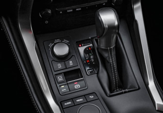 Подержанный автомобиль Lexus NX 2016 года (21 фото)