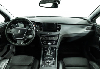 Подержанный автомобиль Peugeot 508 Sedan 2012 года (13 фото)