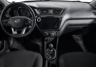 Подержанный автомобиль Kia Rio Sedan 2012 года (15 фото)