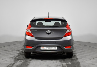 Подержанный автомобиль Hyundai Solaris Hatchback 2012 года (6 фото)