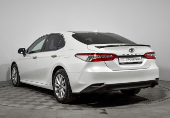 Подержанный автомобиль Toyota Camry Sedan 2018 года (7 фото)