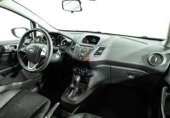Подержанный автомобиль Ford Fiesta Hatchback 2019 года (9 фото)